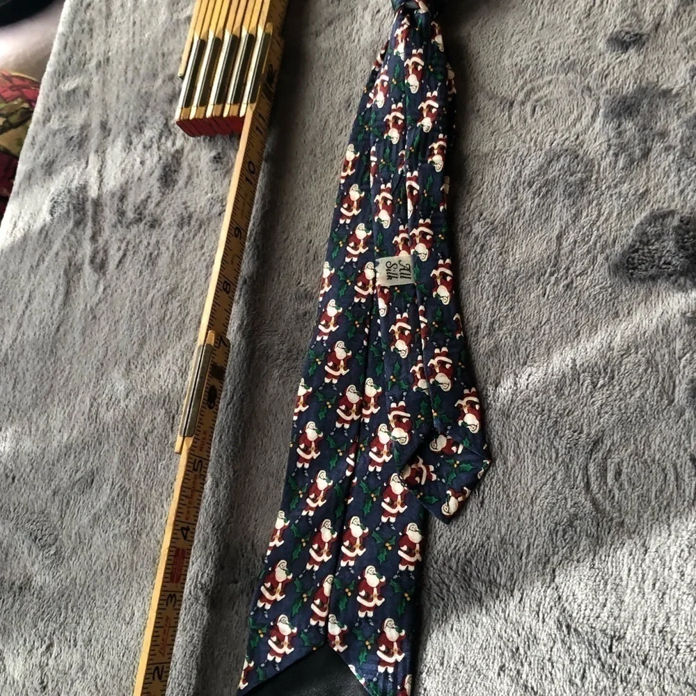 𝅺CHILDREN Christmas Santa and Holly Silk snap on‎ tie
